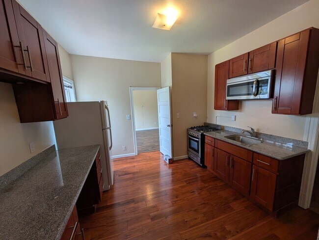 2122 Dwight Way photo 5
