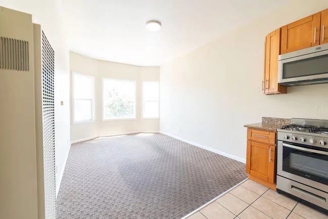 2122 Dwight Way photo 2