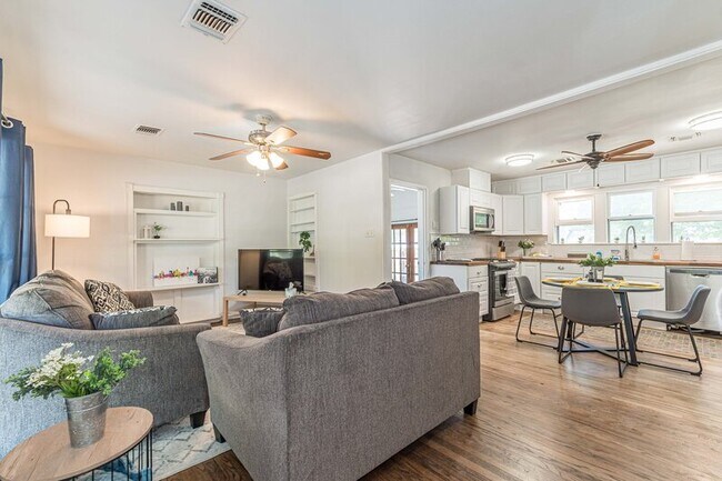 409 Aero Ave Schertz, TX 78154 photo 2