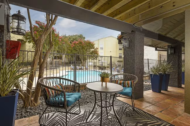 Deer Oaks Apartments photo 2