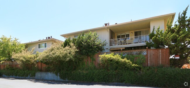 Riviera Apartments photo 2