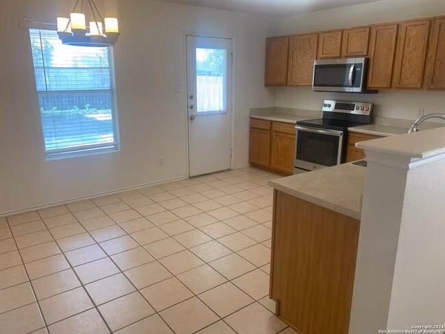3518 Ironwood Falls San Antonio, TX 78261 photo 4
