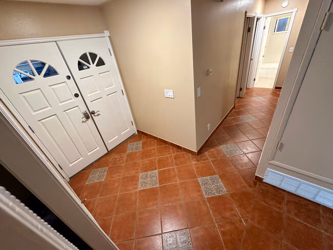 381 E Emerson St Chula Vista, CA 91911 photo 2