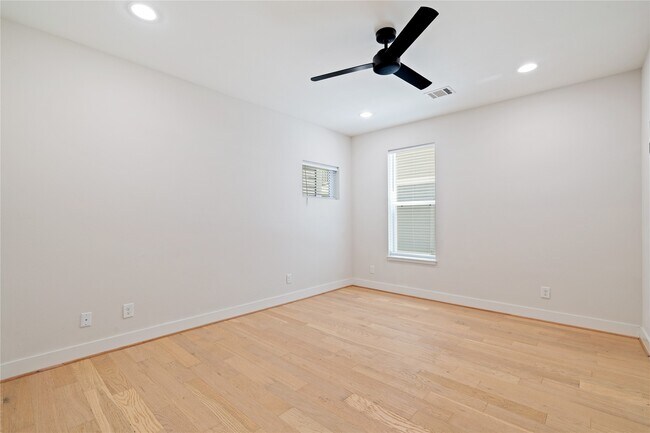 2206 Lou Ellen Lane, Houston, TX 77018 photo 5