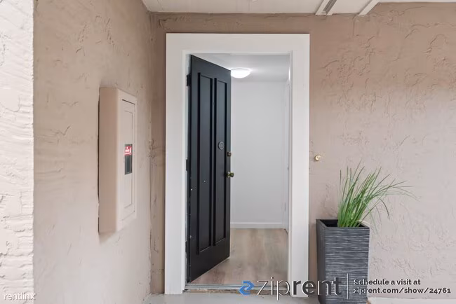 675 Sharon Park Dr photo 3