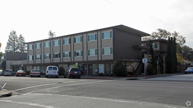 White Oaks Apartments photo 3