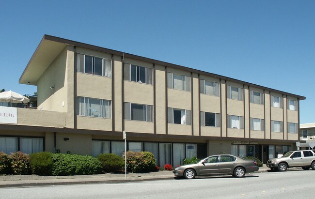 White Oaks Apartments photo 2