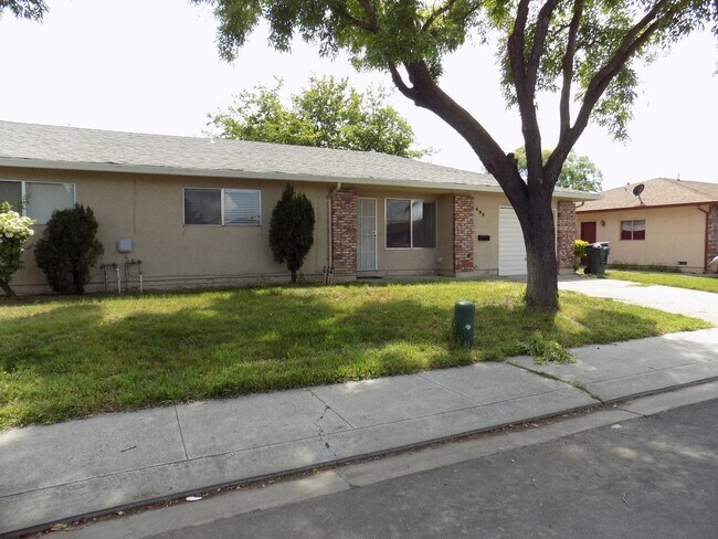 498 Hintz Ave Tracy, CA 95376 photo 4
