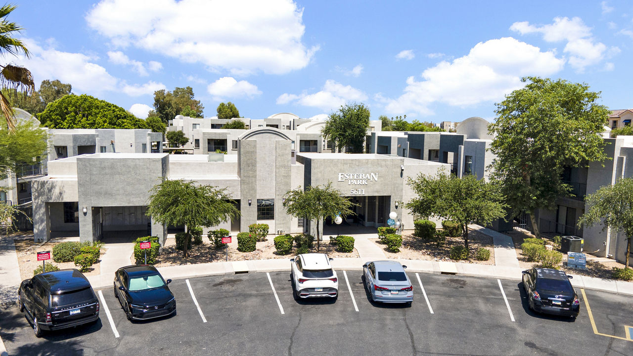 Esteban Park photo 4