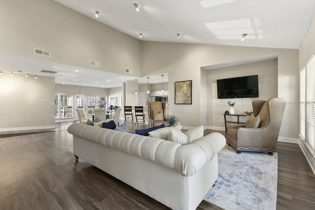 Creekwood Apartment Homes photo 2