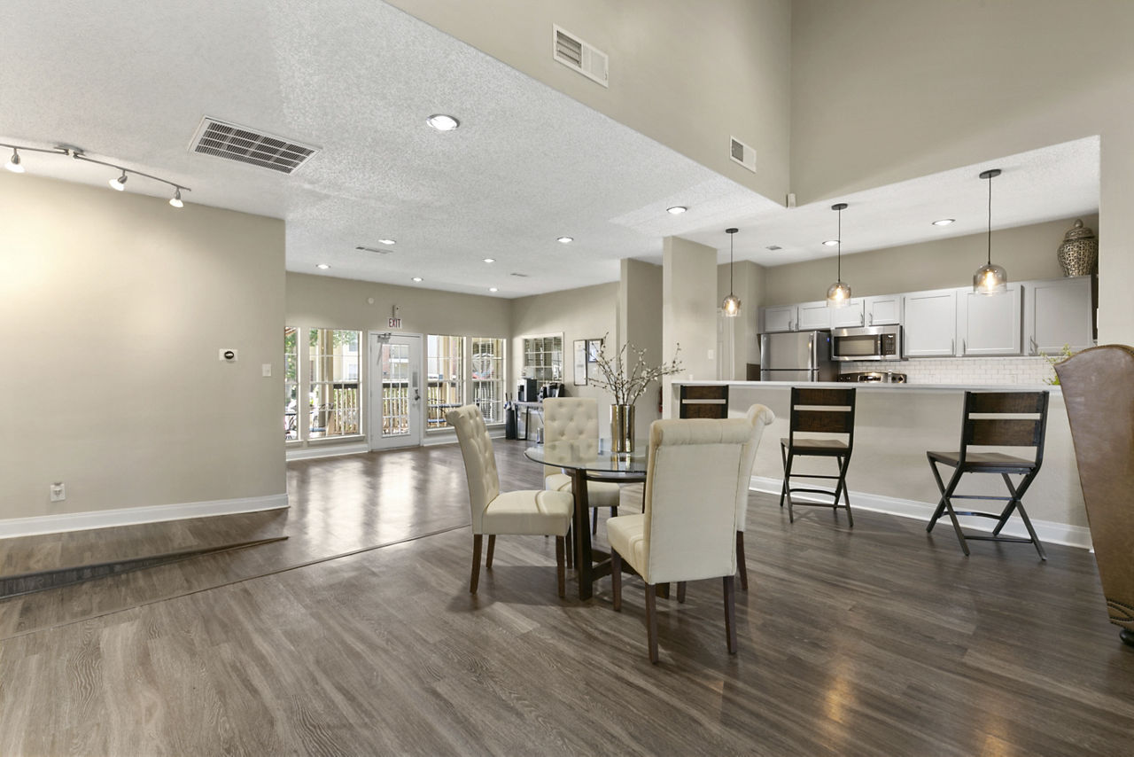 Creekwood Apartment Homes photo 5
