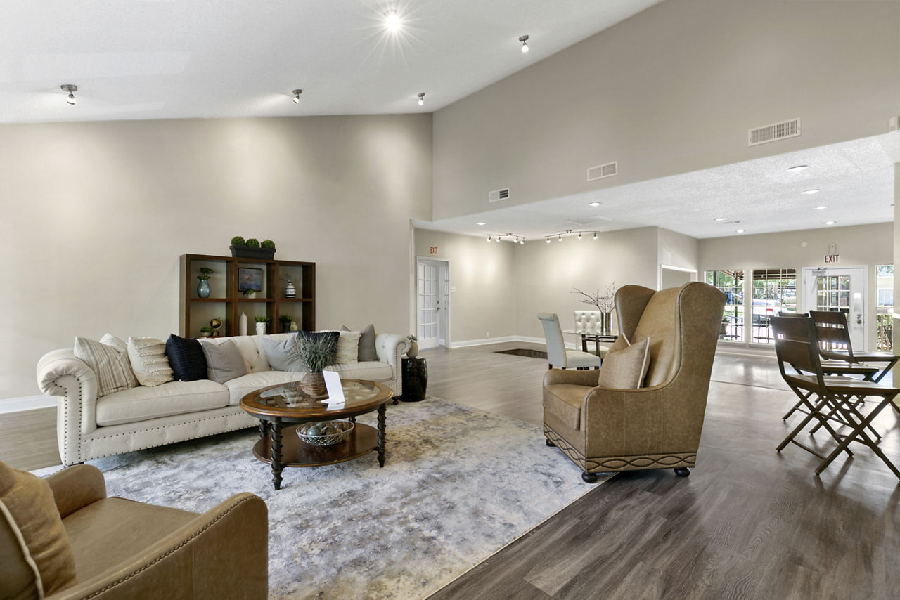 Creekwood Apartment Homes photo 4