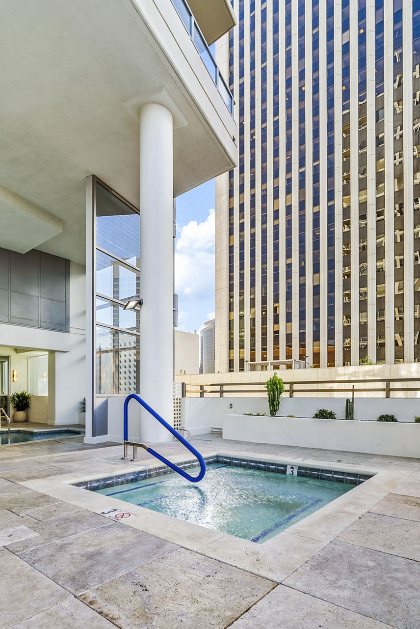 44 Monroe photo 4