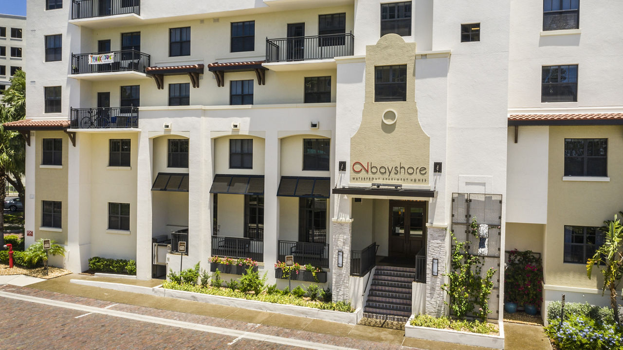 2 Bayshore Luxury Waterfront Apartments photo 2