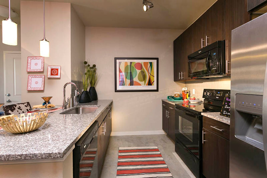 HiLine at Littleton Commons Apartments photo 2