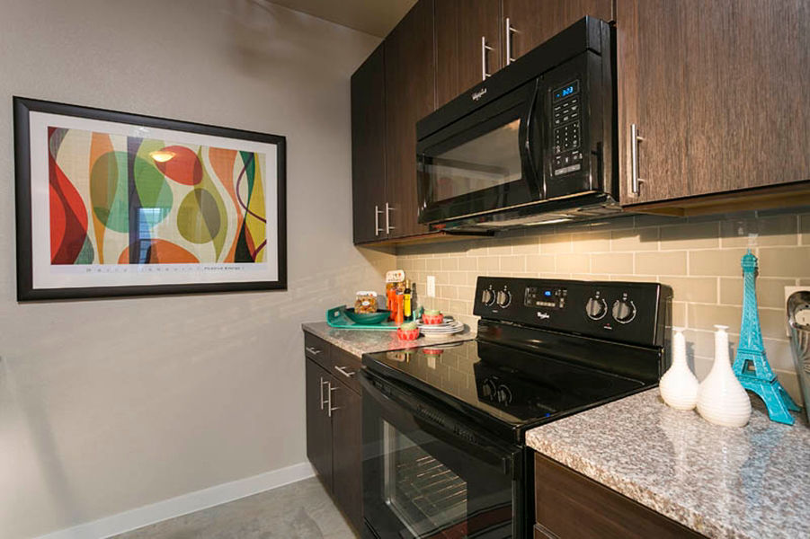 HiLine at Littleton Commons Apartments photo 3
