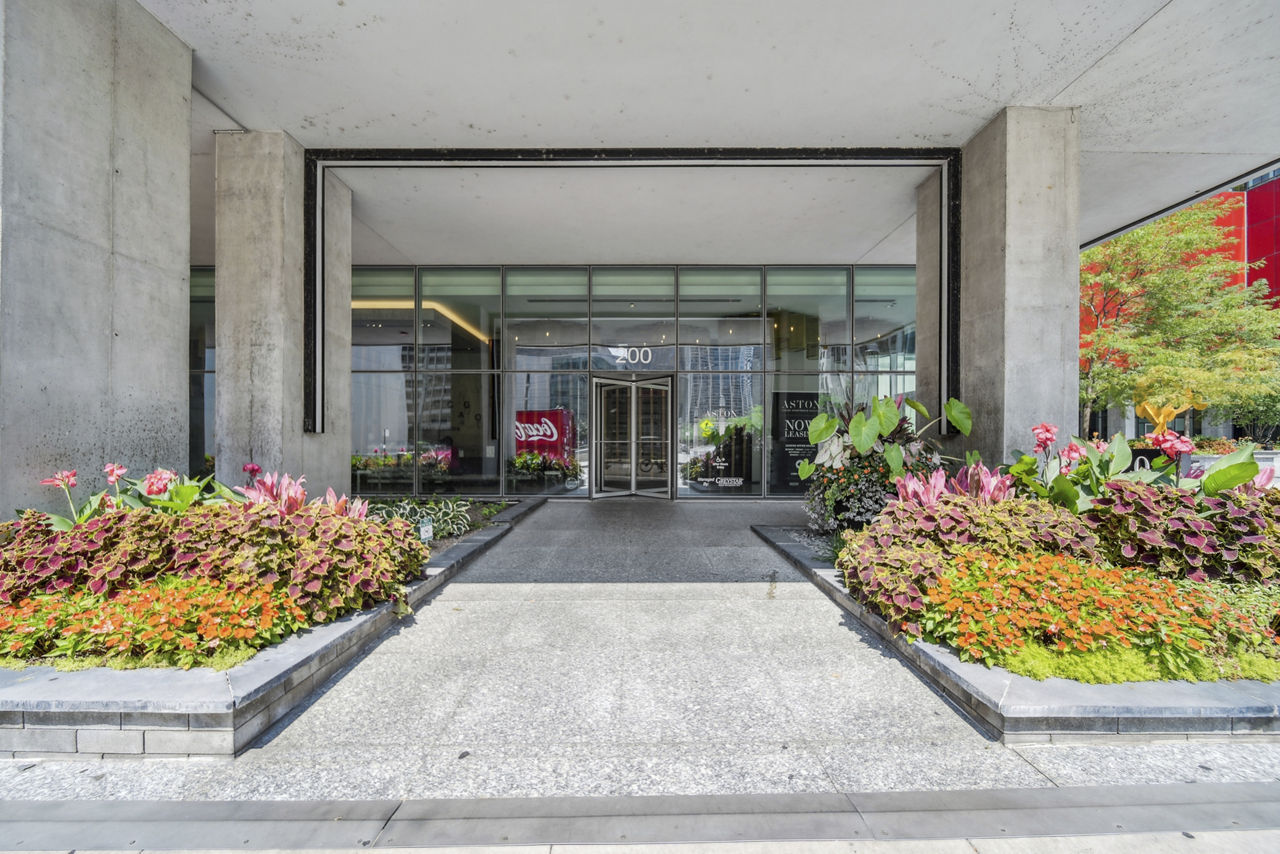 Aston Chicago Apartments photo 2