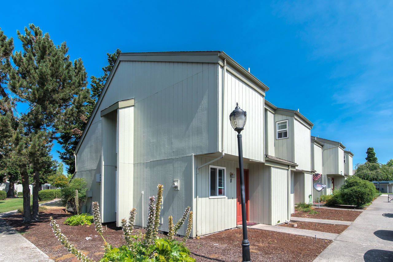 Meadowlawn Apartments photo 2