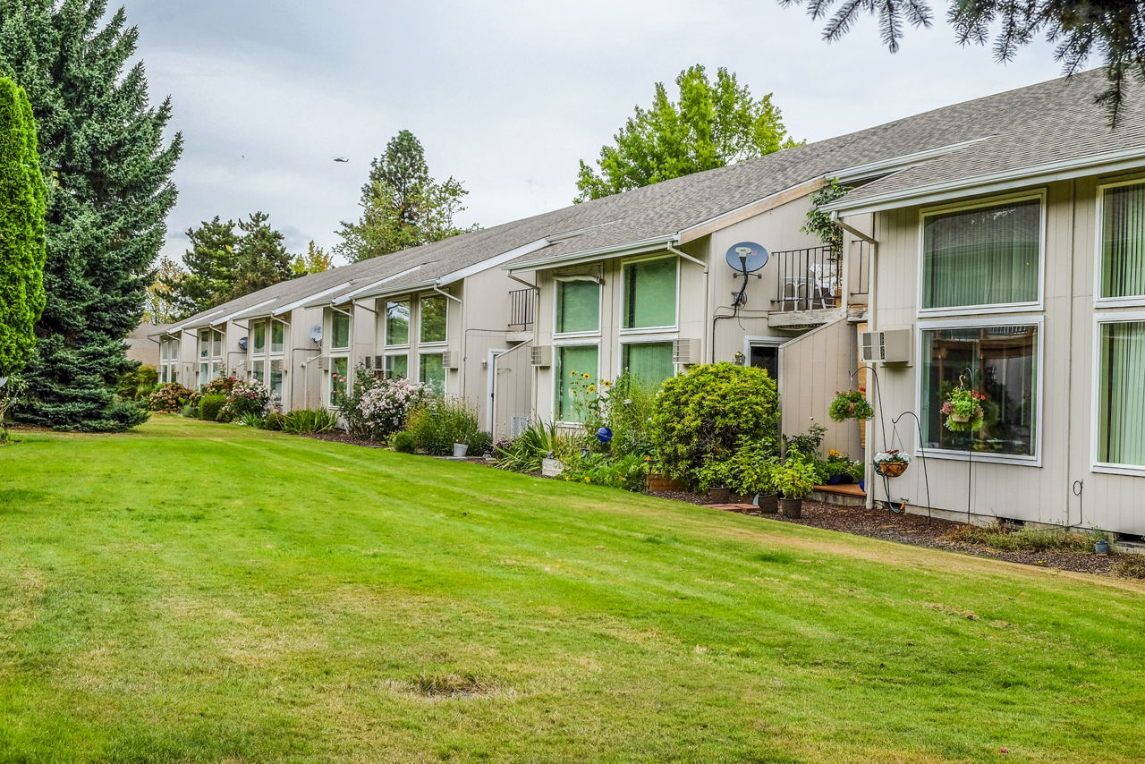 Meadowlawn Apartments photo 4