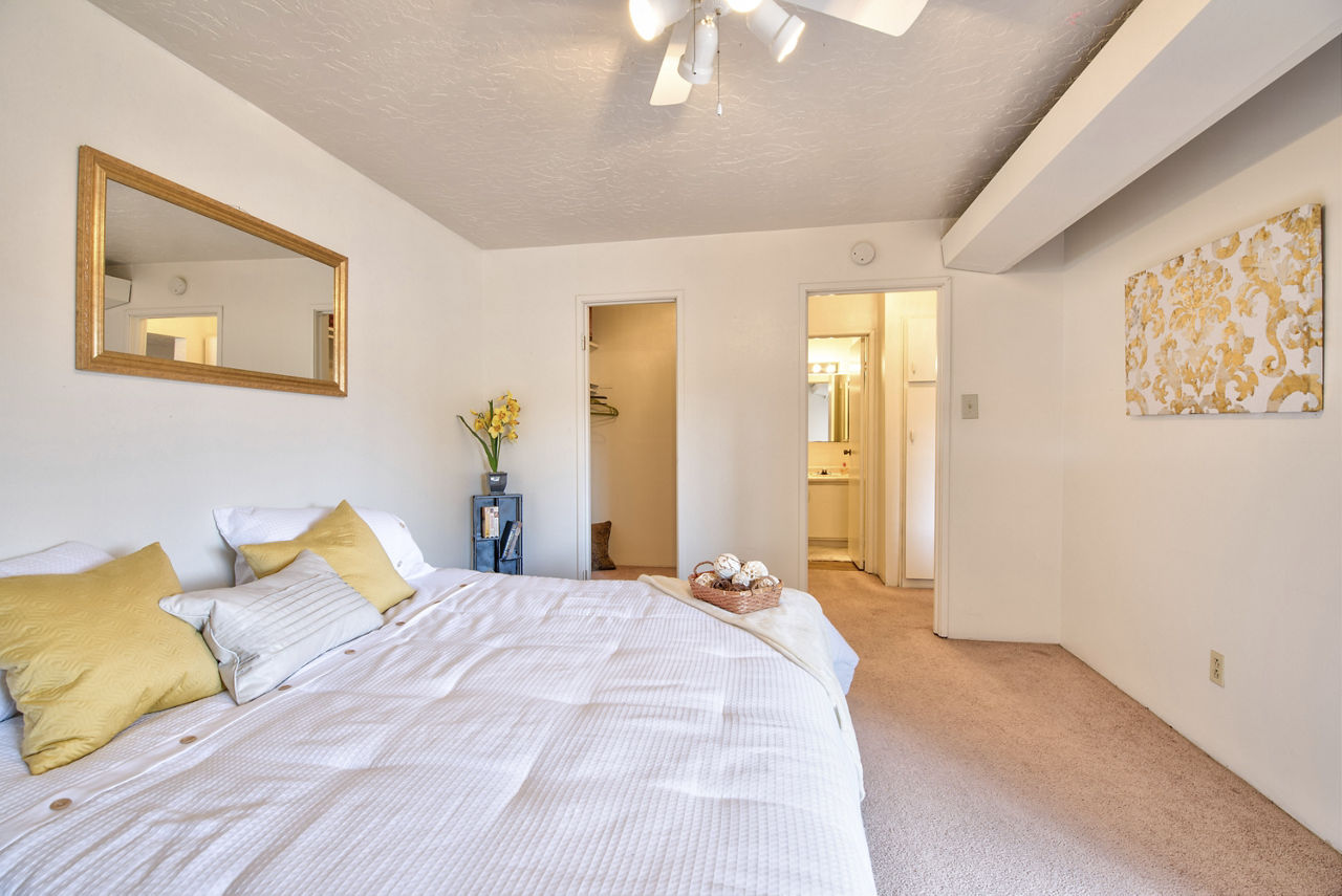 Desert Creek Apartments photo 3