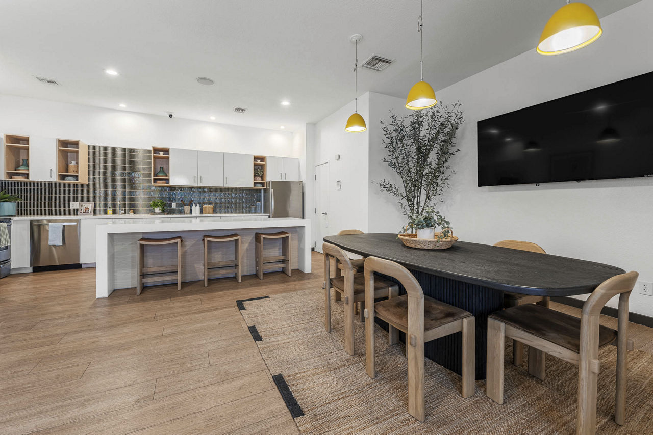Palm Court Apartments photo 3