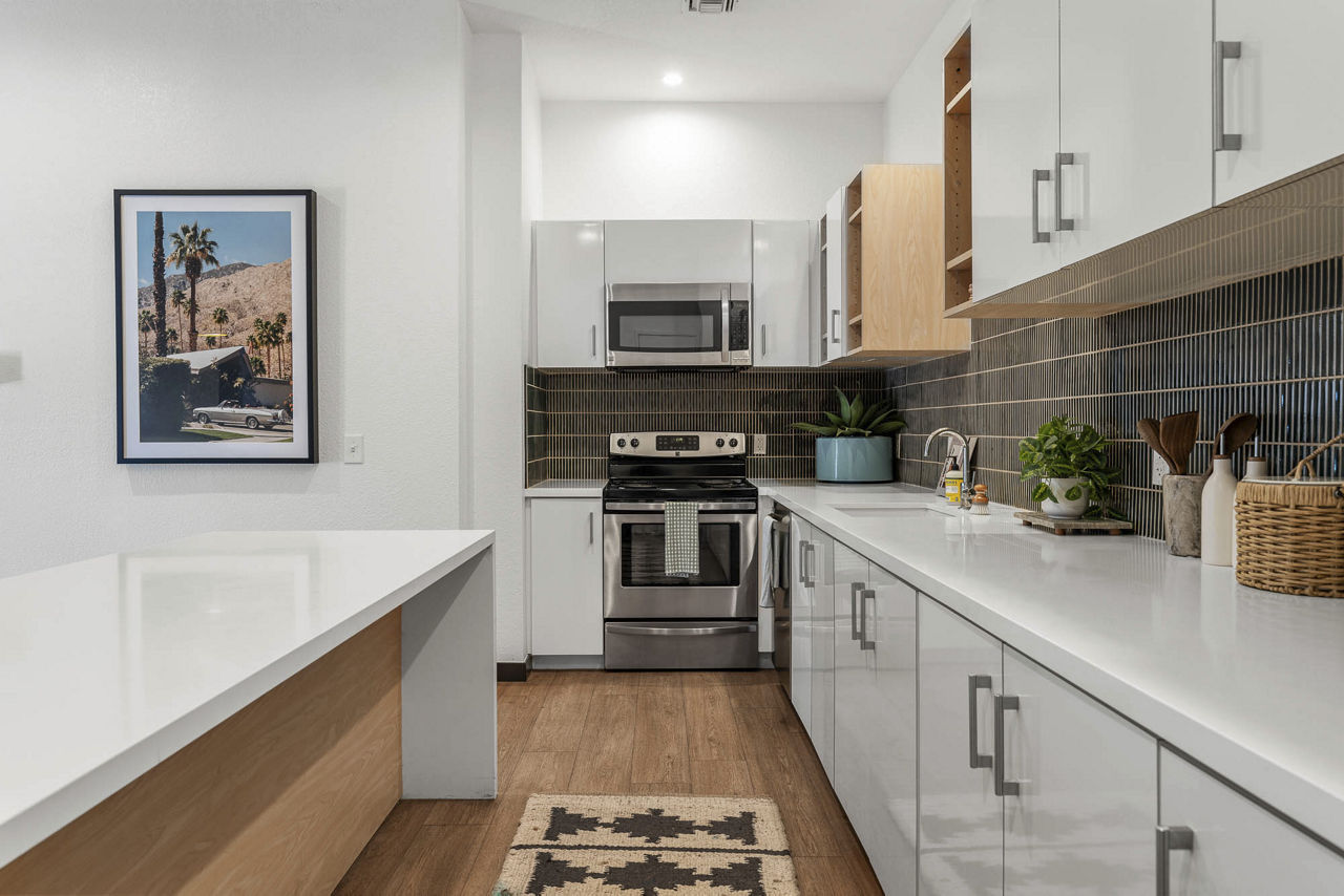 Palm Court Apartments photo 4