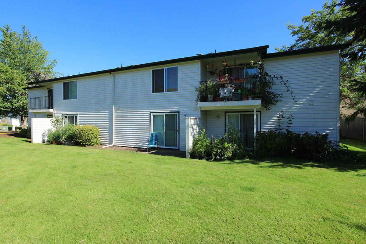 Redwood Park Apartments photo 2