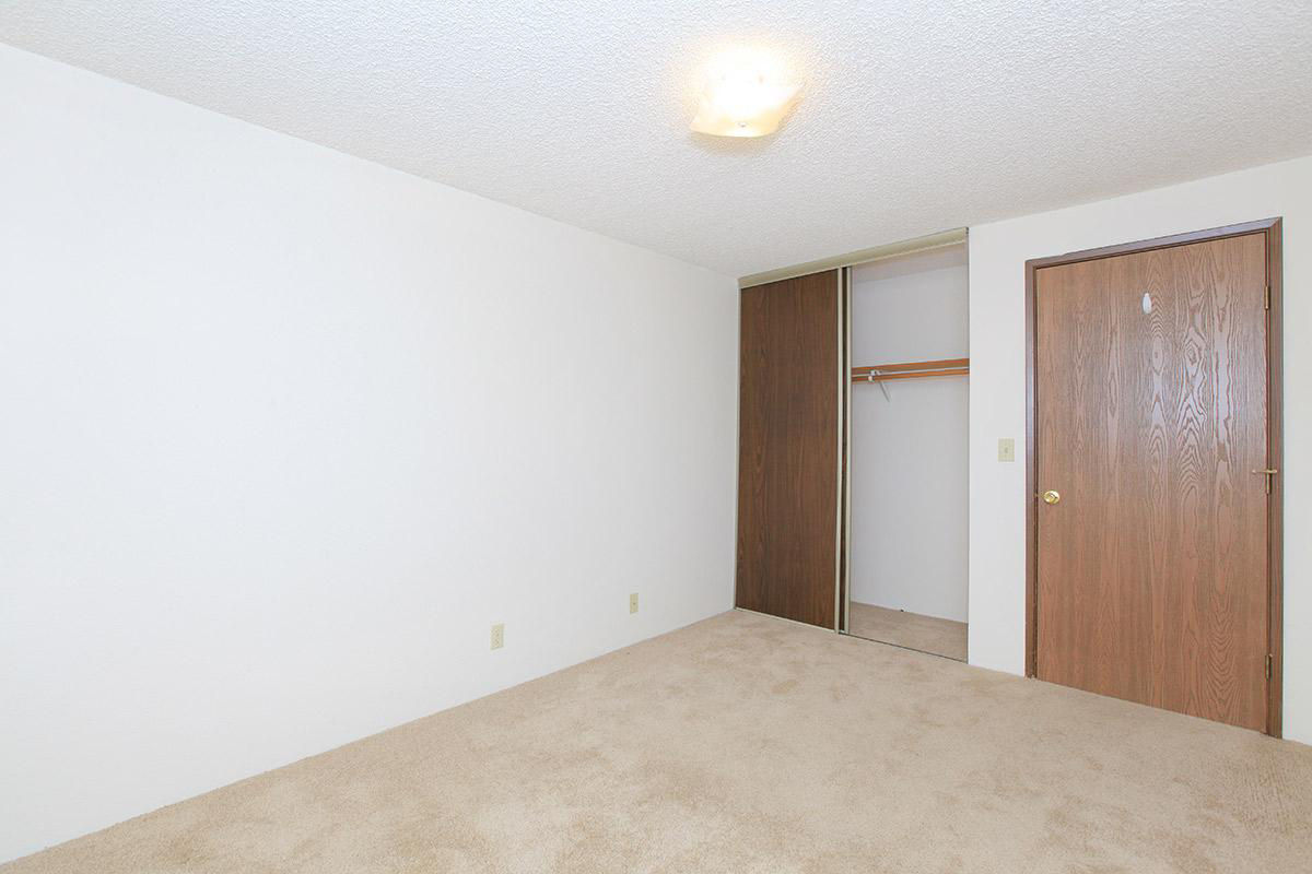 Redwood Park Apartments photo 4