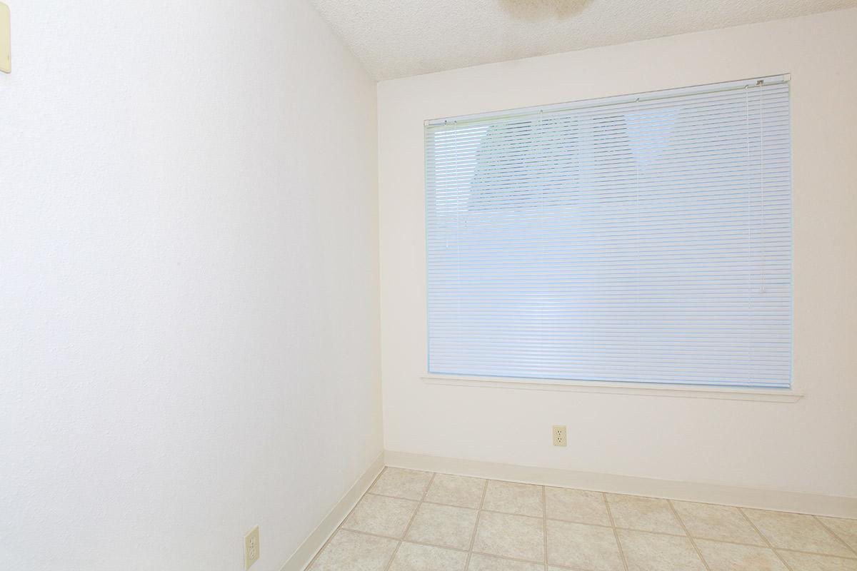 Redwood Park Apartments photo 5