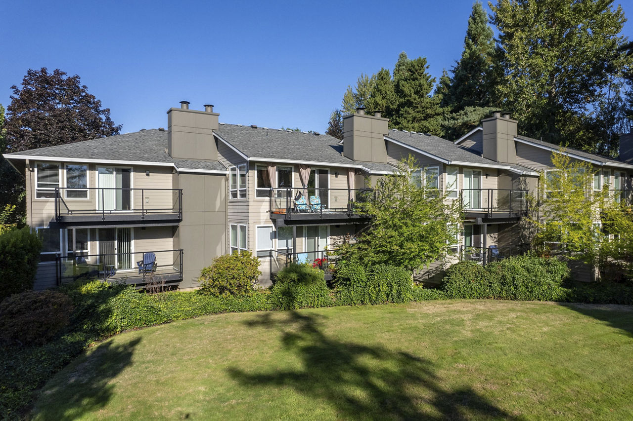 Sorrento Bluff Apartments photo 2