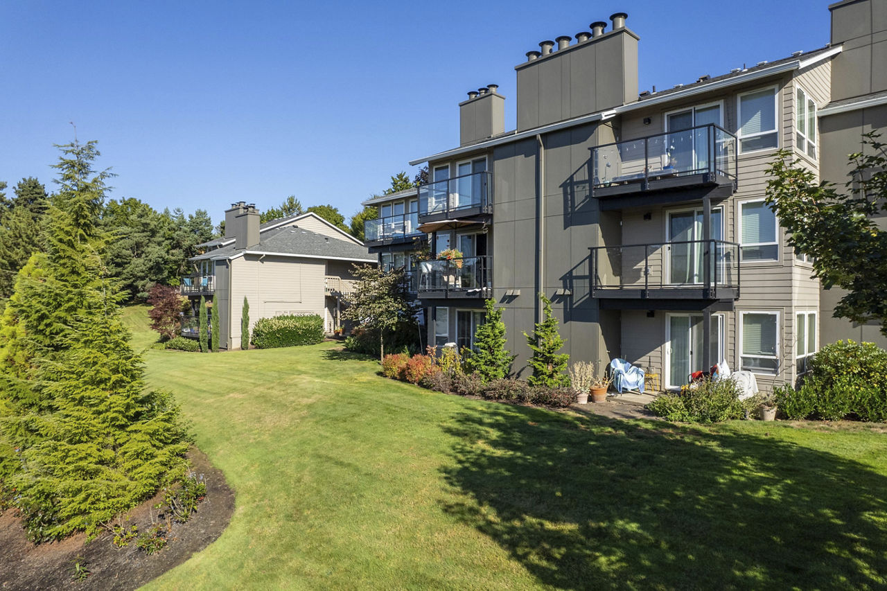 Sorrento Bluff Apartments photo 3