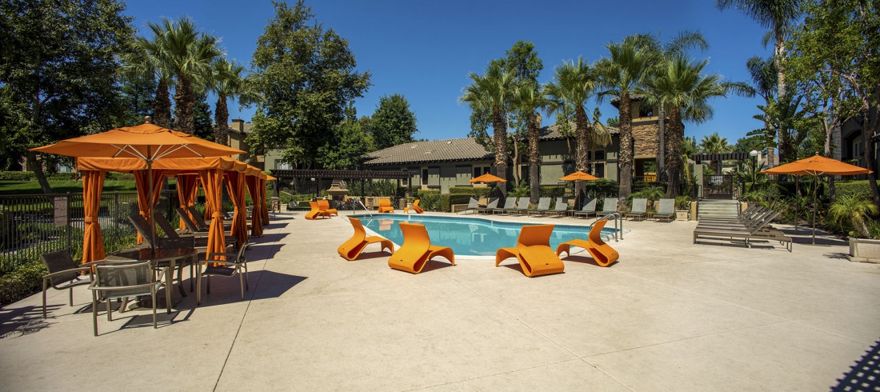 Colonnade Apartments photo 2