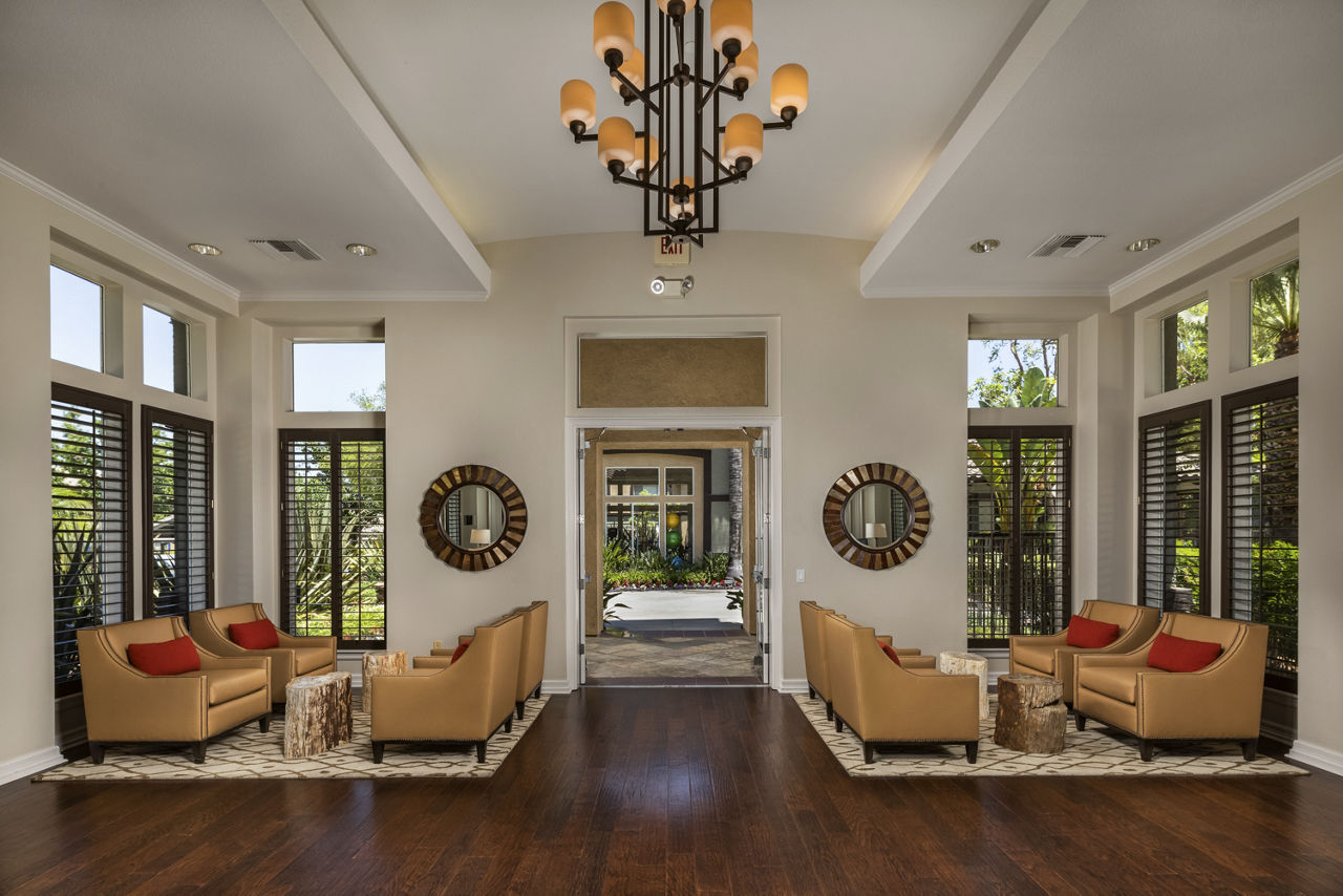 Colonnade Apartments photo 5