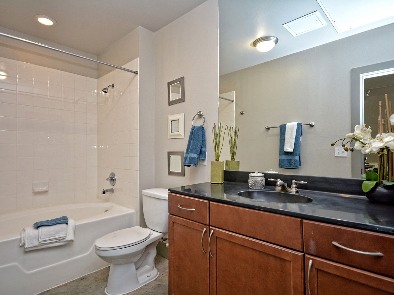 Residences at The Triangle photo 2