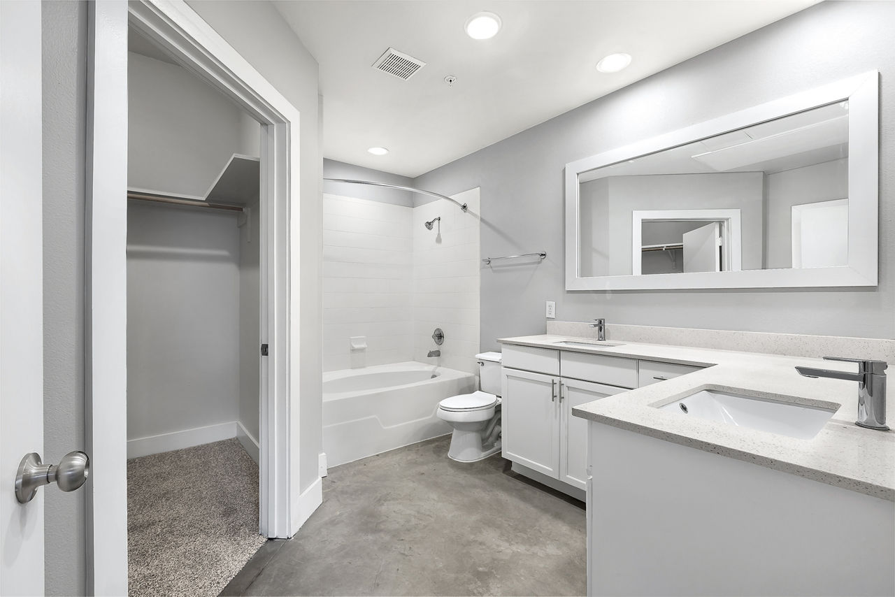 Residences at The Triangle photo 3