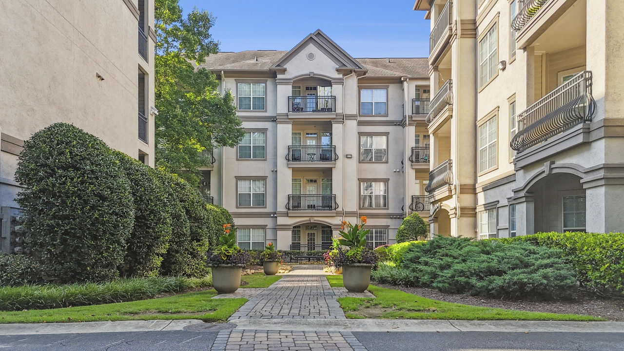 Avana Uptown Apartments photo 5