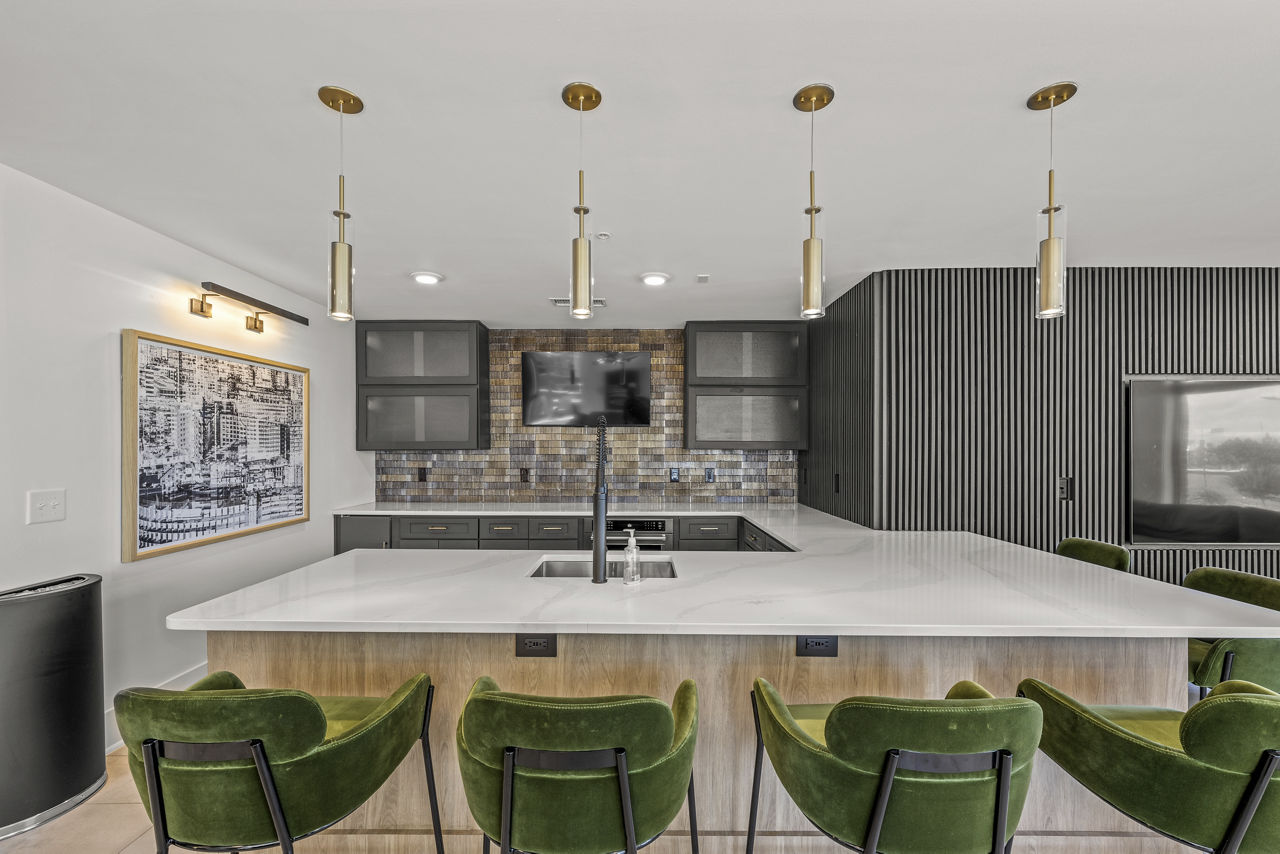 The Mint 425 Apartments photo 2