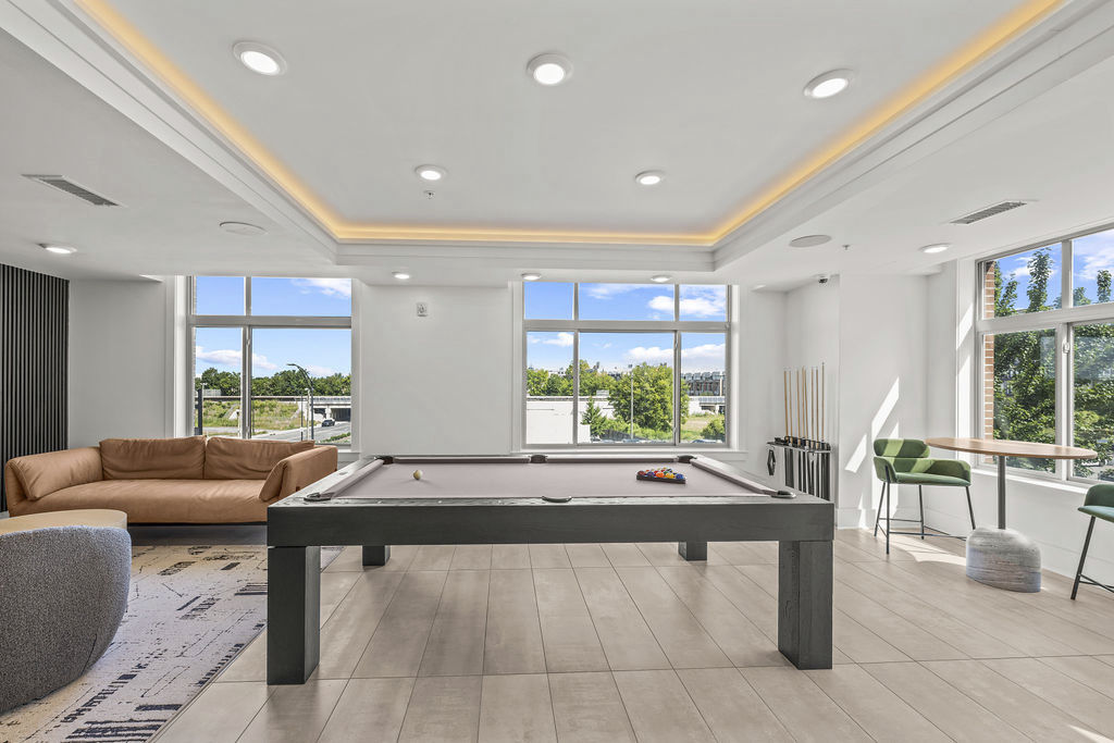 The Mint 425 Apartments photo 3