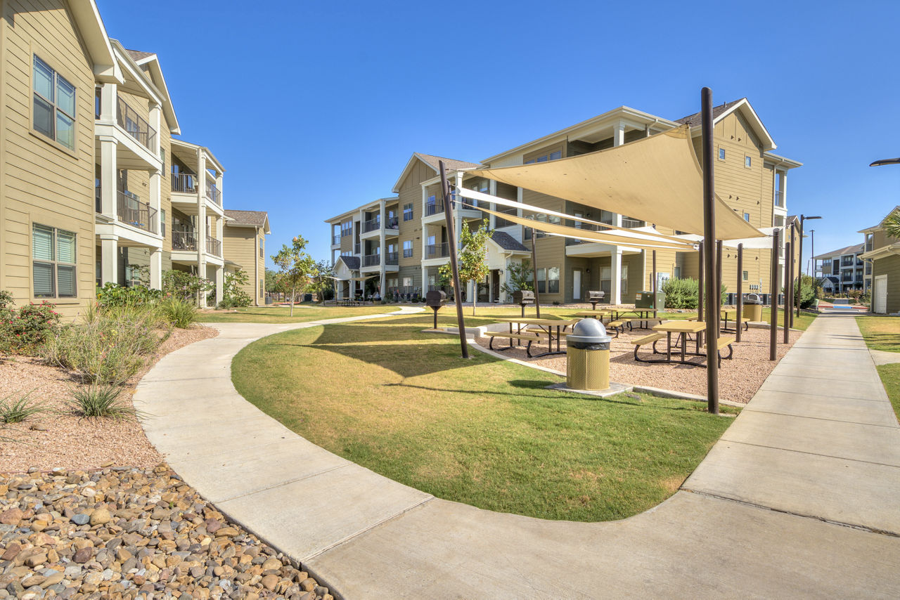 La Contessa Apartments photo 2