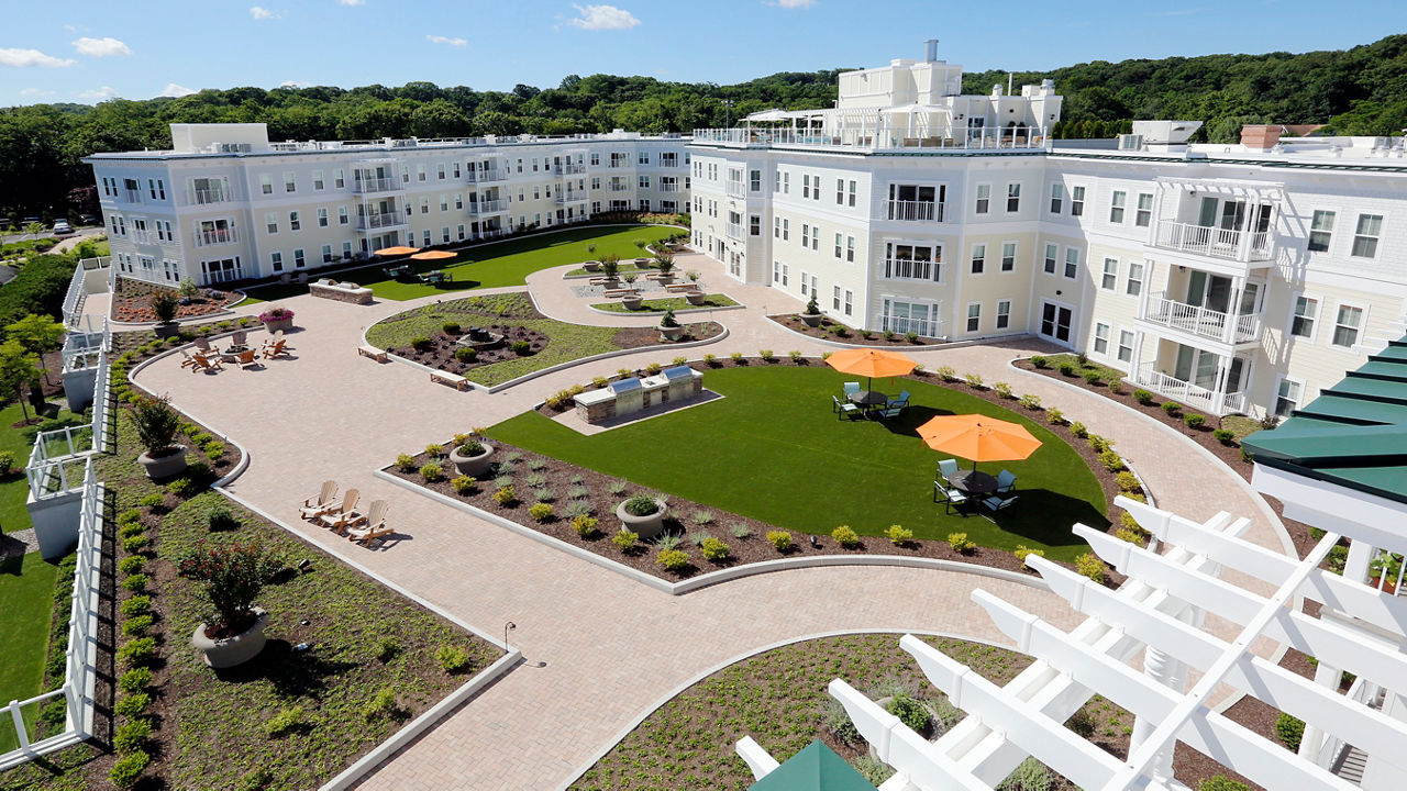 The Shipyard at Port Jefferson Harbor Apartments photo 5