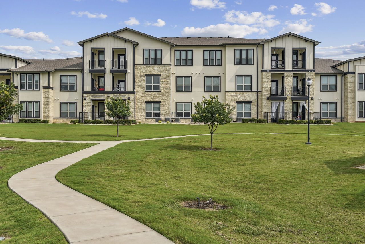 Enclave Falcon Pointe photo 3