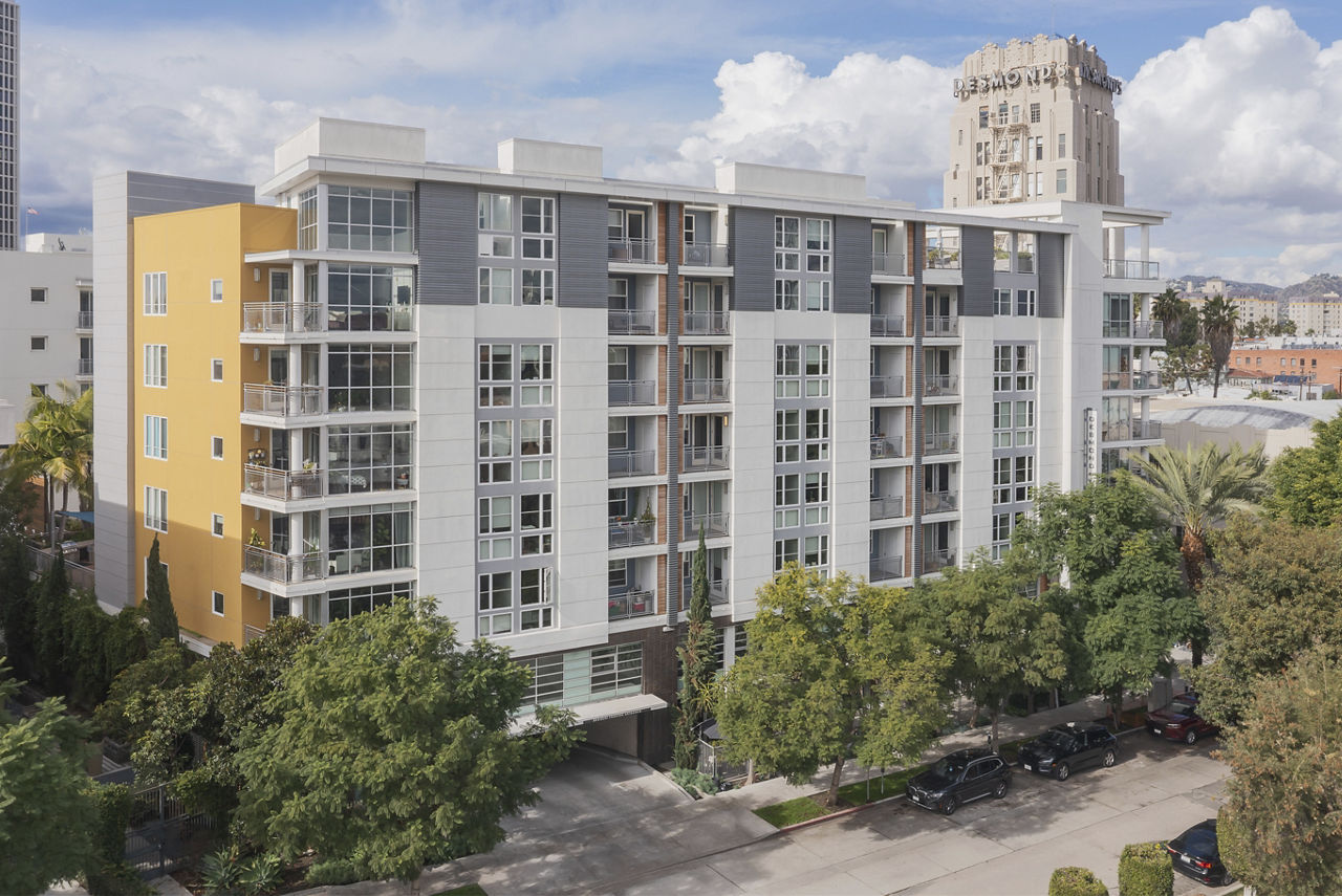 Desmond at Wilshire photo 2