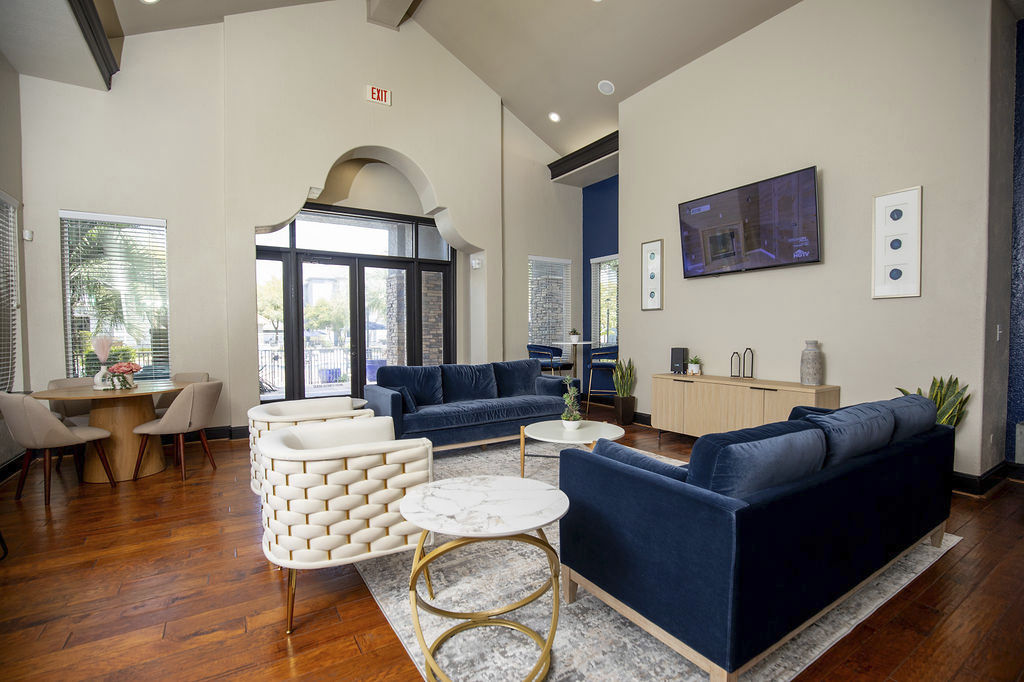Mandalay at Shadow Lake Apartments photo 5