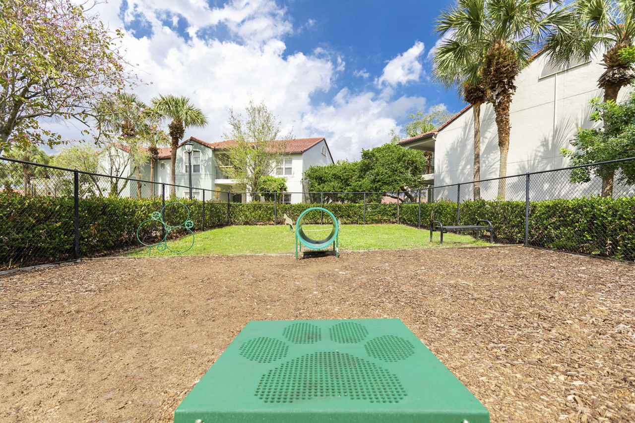 Mira Flores Apartments photo 3