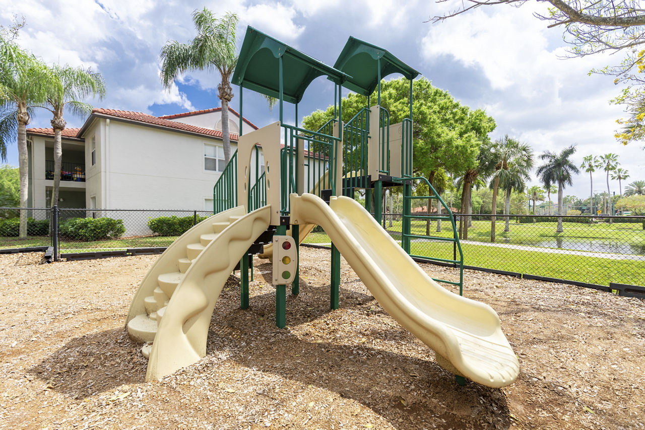 Mira Flores Apartments photo 4