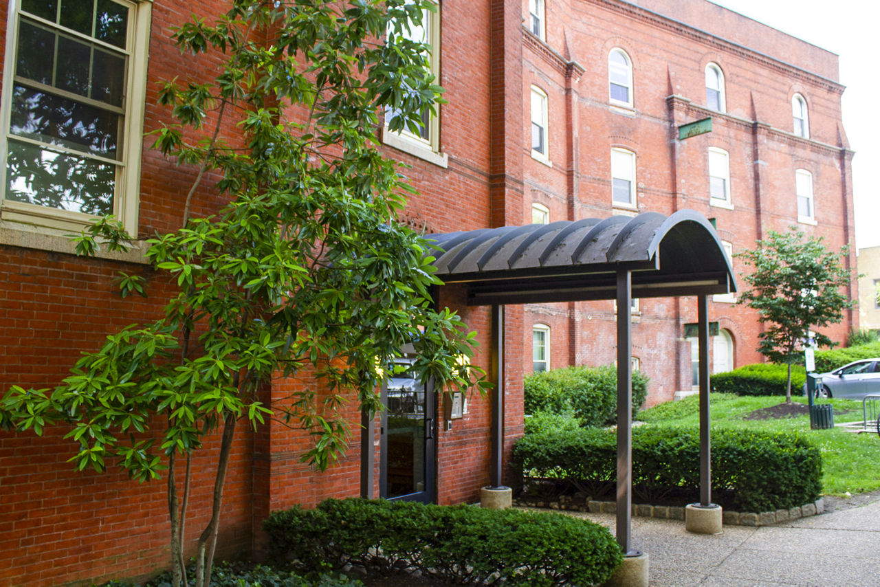 Quaker Court at University City photo 3