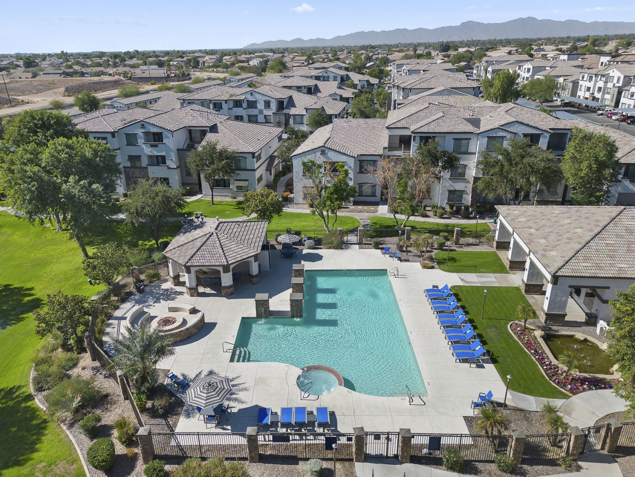 Bella Mirage photo 3