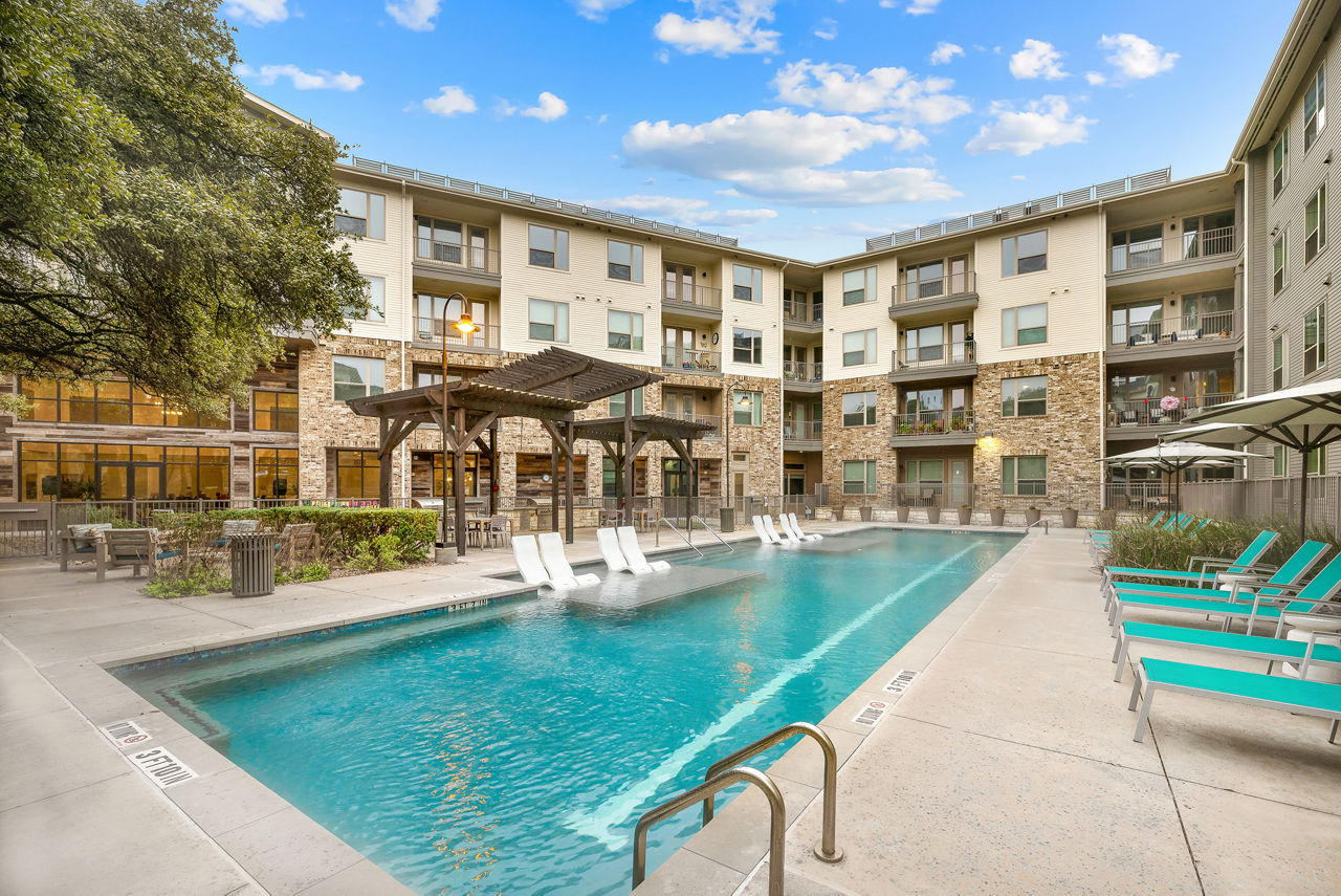 Everleigh Lakeline 60+ Active Adult Apartment Homes photo 4