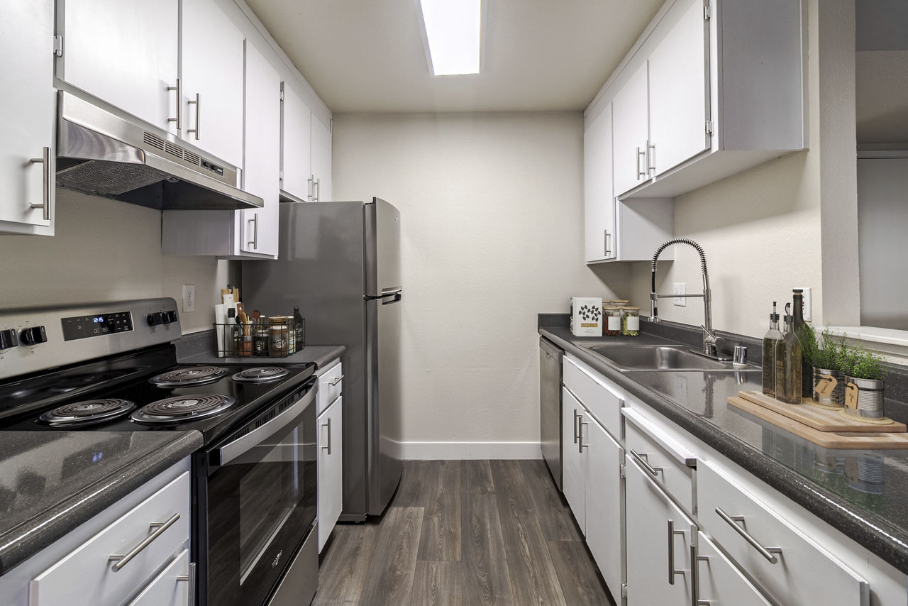 Apartments on Pine Street · Martinez photo 4