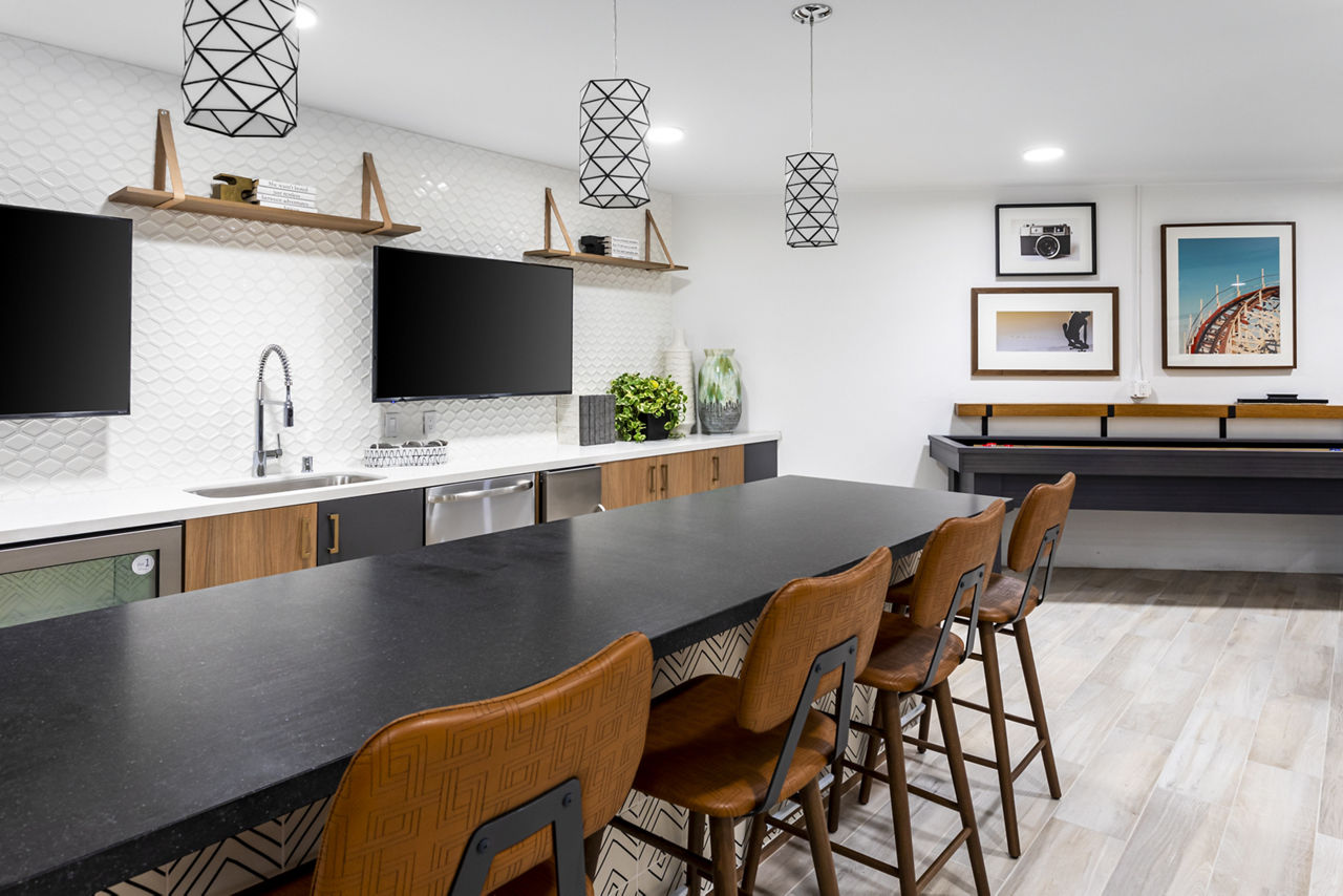 7403 Living photo 3